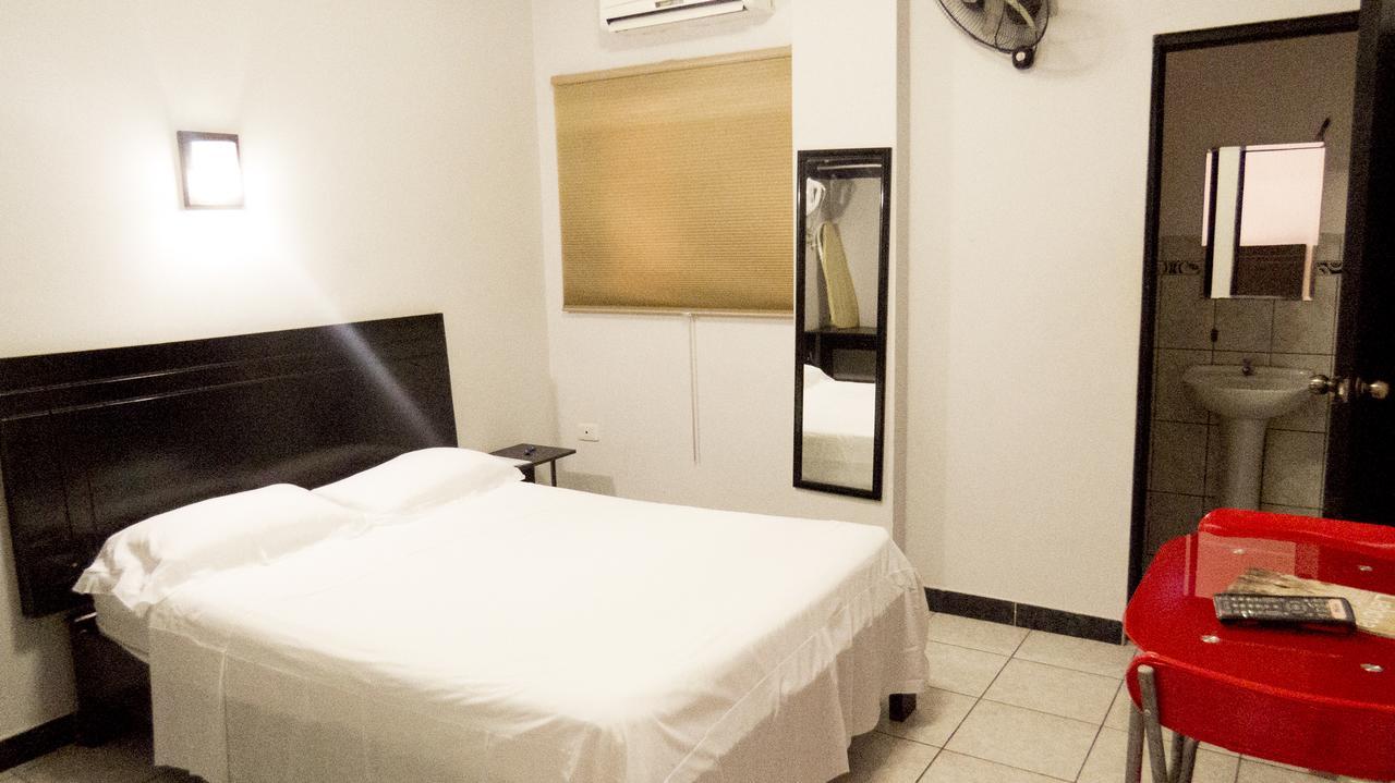 Jer'S Hostal Тумбес Екстер'єр фото