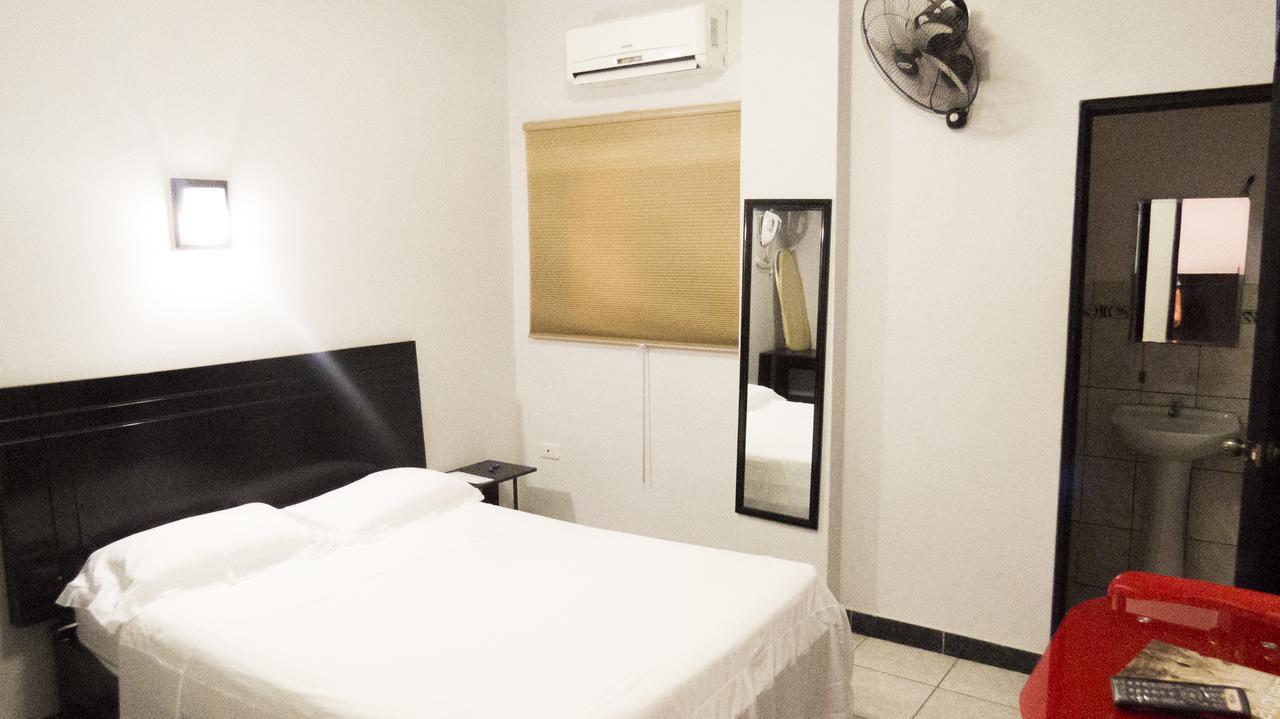 Jer'S Hostal Тумбес Екстер'єр фото