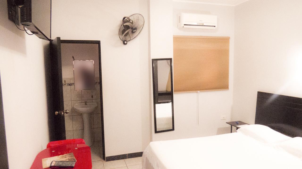 Jer'S Hostal Тумбес Екстер'єр фото