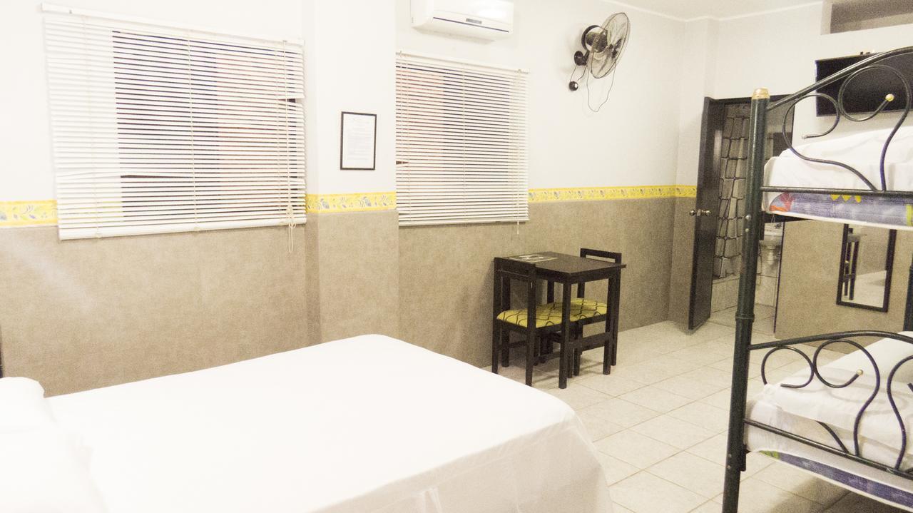 Jer'S Hostal Тумбес Екстер'єр фото