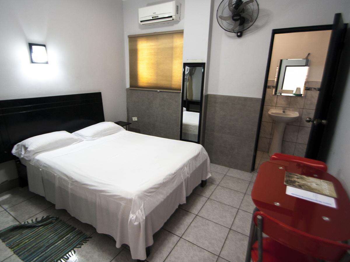 Jer'S Hostal Тумбес Екстер'єр фото