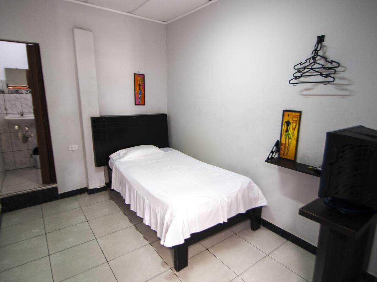 Jer'S Hostal Тумбес Екстер'єр фото